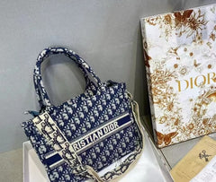 4392 (Small) - Dior