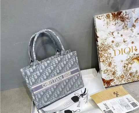 4392 (Small) - Dior